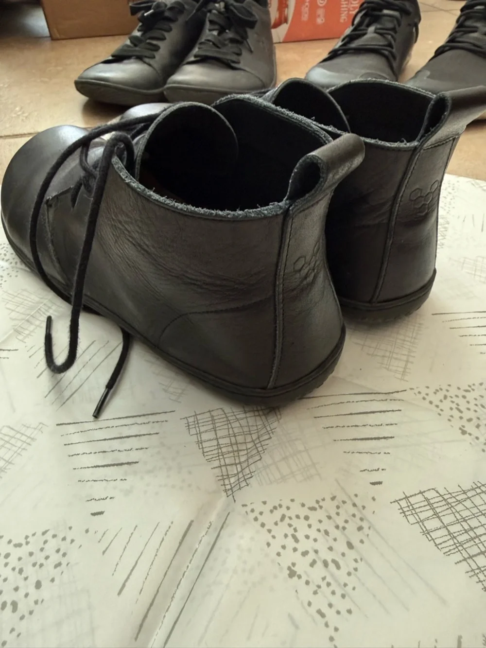 Vivo Barefoot Gobi III Black Leather Chukka Boots - Minimalist Lace-Up - Picture 3 of 5